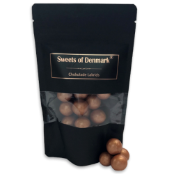 Sweets of Denmark Bronze Choko-Lakrids i pose