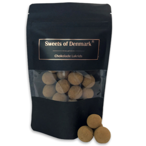 Sweets of Denmark Choko-Lakrids Classic i pose
