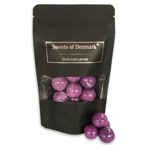 Sweets of Denmark Viol Choko-Lakrids i pose