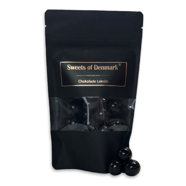 Sweets of Denmark Toffee Choko-Lakrids i pose